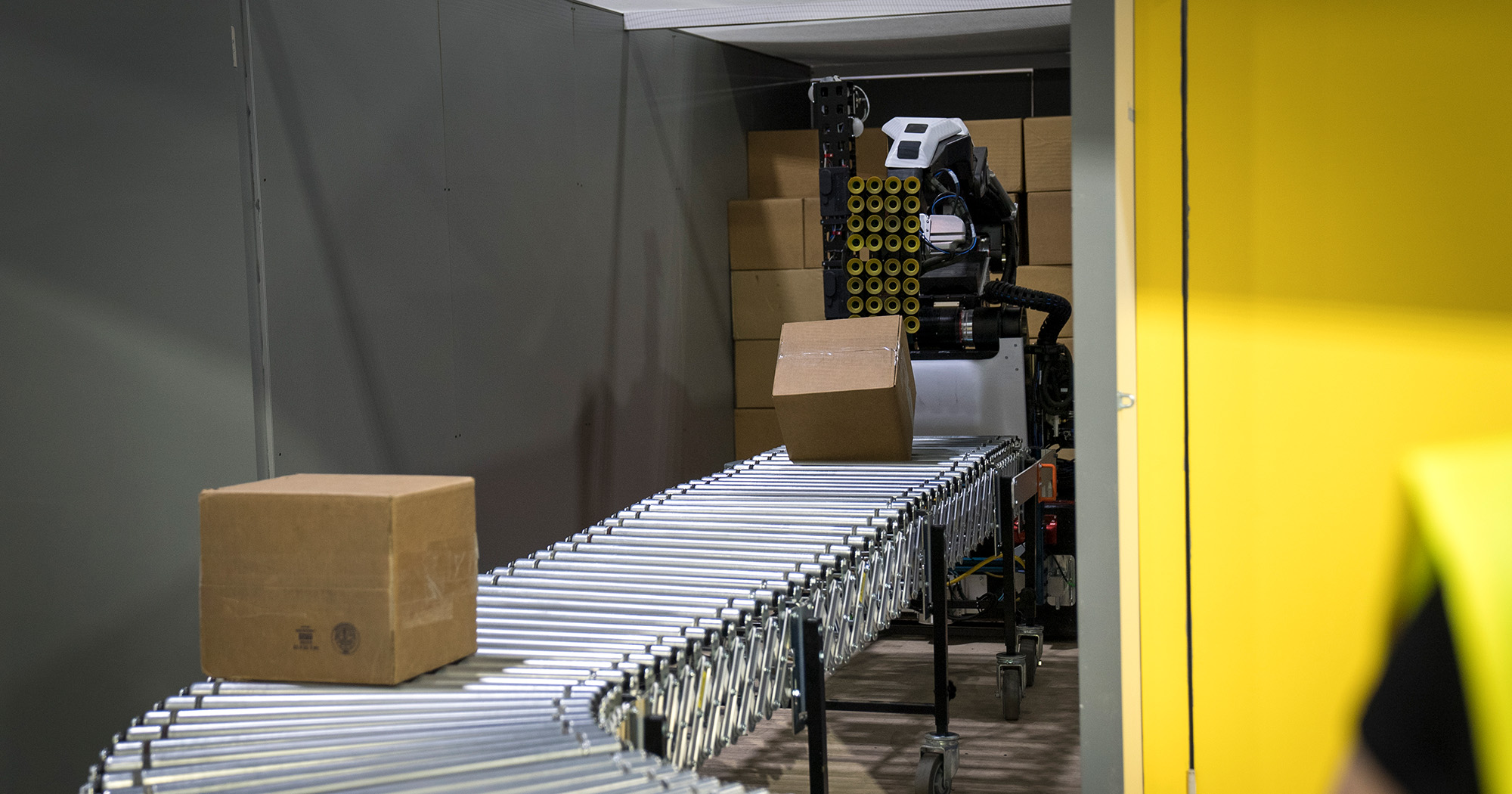Stretch Proto unloads cases in the Boston Dynamics booth at MODEX 2022